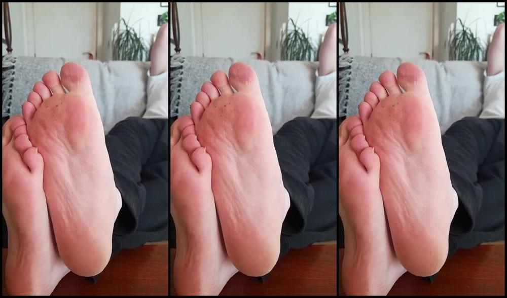 The Foot Dungeon Nicknamed The Foot Dungeon Onlyfans Ignoring You With My Dirty Stinky Soles In Your Face Is My Favourite Past Time Lately Not So Fast