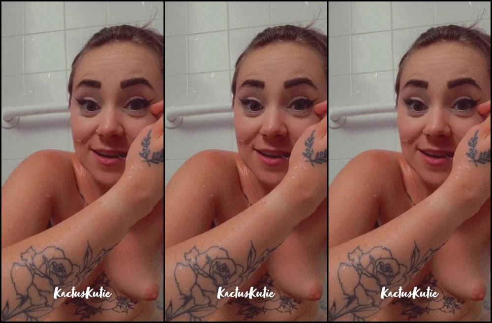 Kactuskutie Giving You An Important Life Update From My Bath While