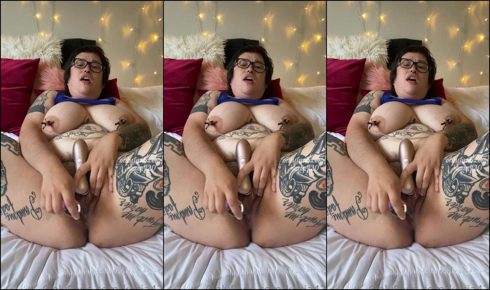 Kezia Fucking Myself With Nipple Clamps On Couldn T Help Myself