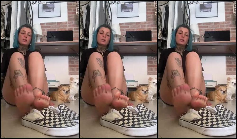 Tokyoinkft Onlyfans Sono Appena Tornata Dalle Commissioni Fuori Faceva Caldissimo E Io Avevo Indossato Le Mie Scarpe Senza