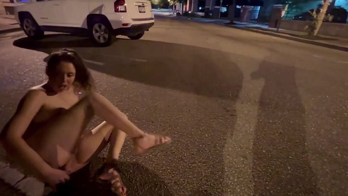 Nicole Niagara Flashing At The Police Station And Fucking Butt Naked In The Streets Doodstream