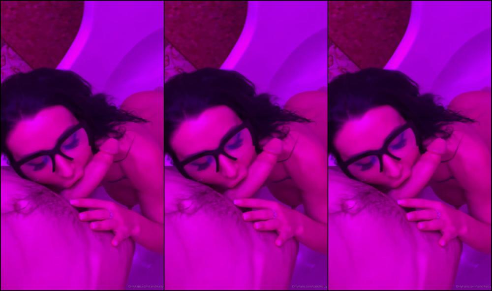 candy-katty-22-10-2019-75181996-watch-how-i-give-sloppy-blowjob-to-my-friend-in-the-bath-with-o