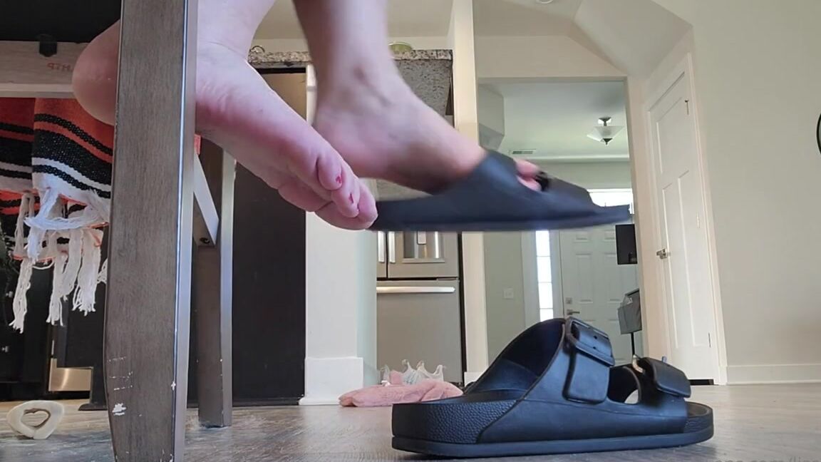 Lisaasmr Onlyfans Polishing Sandal Shoe Play Barefoot Tease Asmr