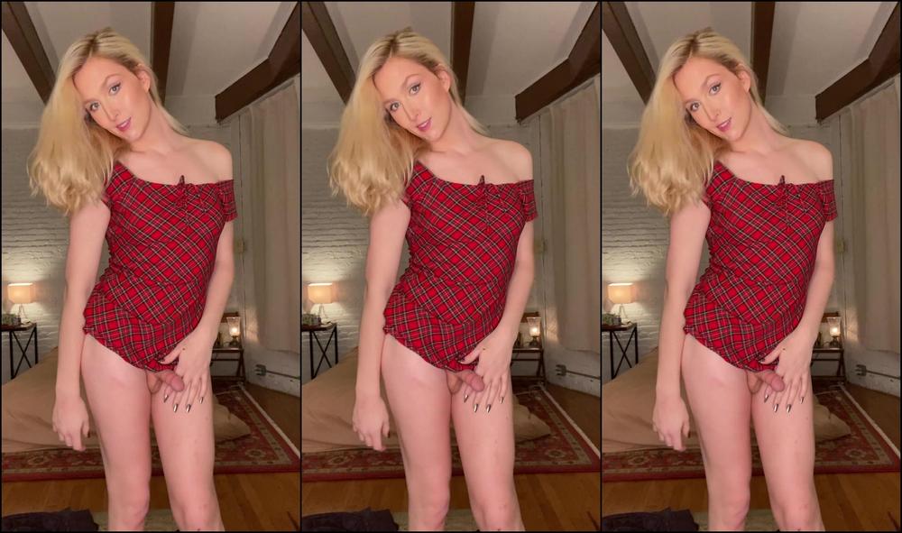 Cariek 3140767944 12 27 2023 Cumming Tgirl Under Your Tree