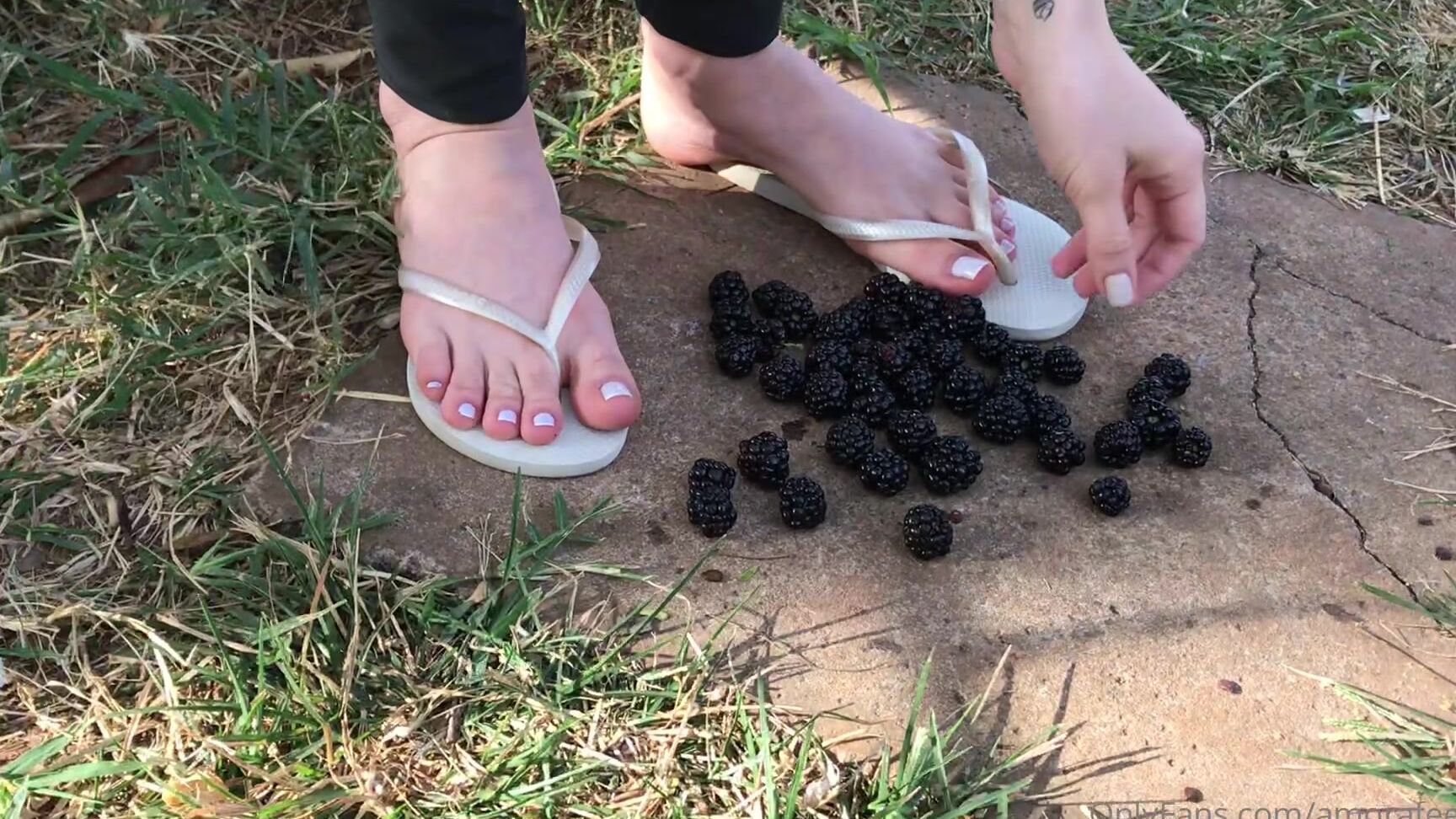 Amorafeet Ofc Crushing Some Blackberrys