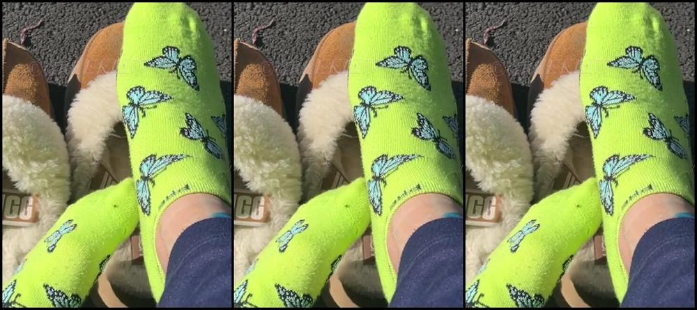 Greek Goddess Li Aka Greekli77 03 16 2024 Onlyfans Video Was Wearing My Socks And Shoes All Day At Work And Im Finally Able To Take