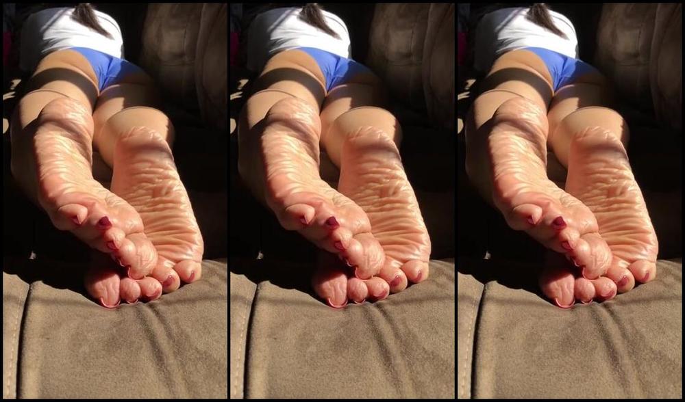 Deedeericanfeet Onlyfans Hehehe Some Wiggling Soles In Sunlight And A Peek Of Sunlight For The Cheeks