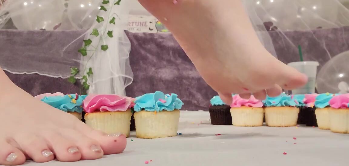 Messy Melanie Nicknamed Messymelanie Foot Fetish 01 23 2024 Onlyfans Video Asmr Cupcake Squish Details Tiny Pov Cake Crush Asmr