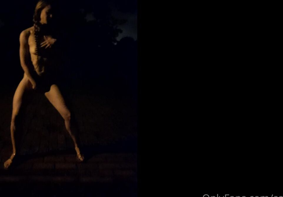 sarafya-31-07-2021-2179117134-my-favorite-nights-are-those-where-i-go-outside-with-my-camera-all-naked-and-start-filming