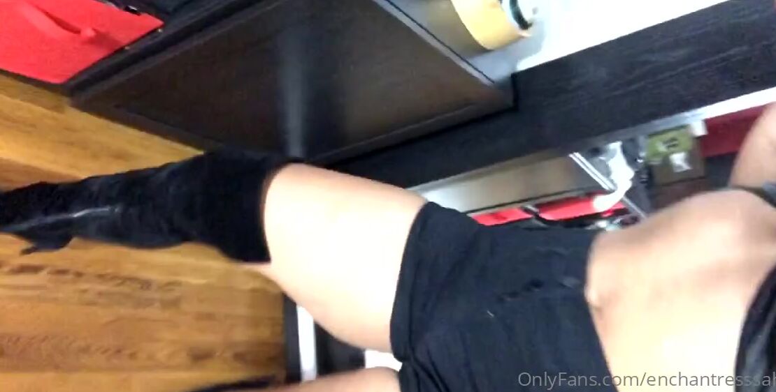 Enchantress Sahrye Nicknamed Enchantresssahrye Onlyfans 04 22 2020 These Boots Are Made For Dancing Watch How They Make Me Move