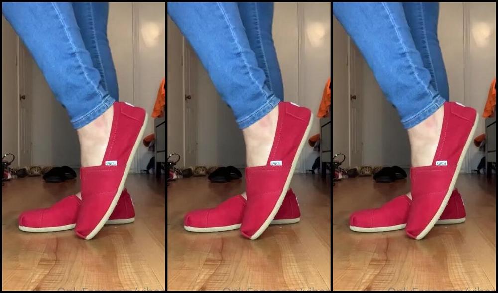 Natasha Aka Vibez3 Onlyfans Who Likes Sweaty After Work Feet Enjoy Mine Straight From My Newest Tom S Toe Wiggles Sweaty Ja 1