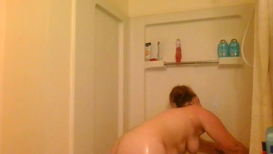 Queenchristina Live Twerking Pussy Play Shower Show Manyvids