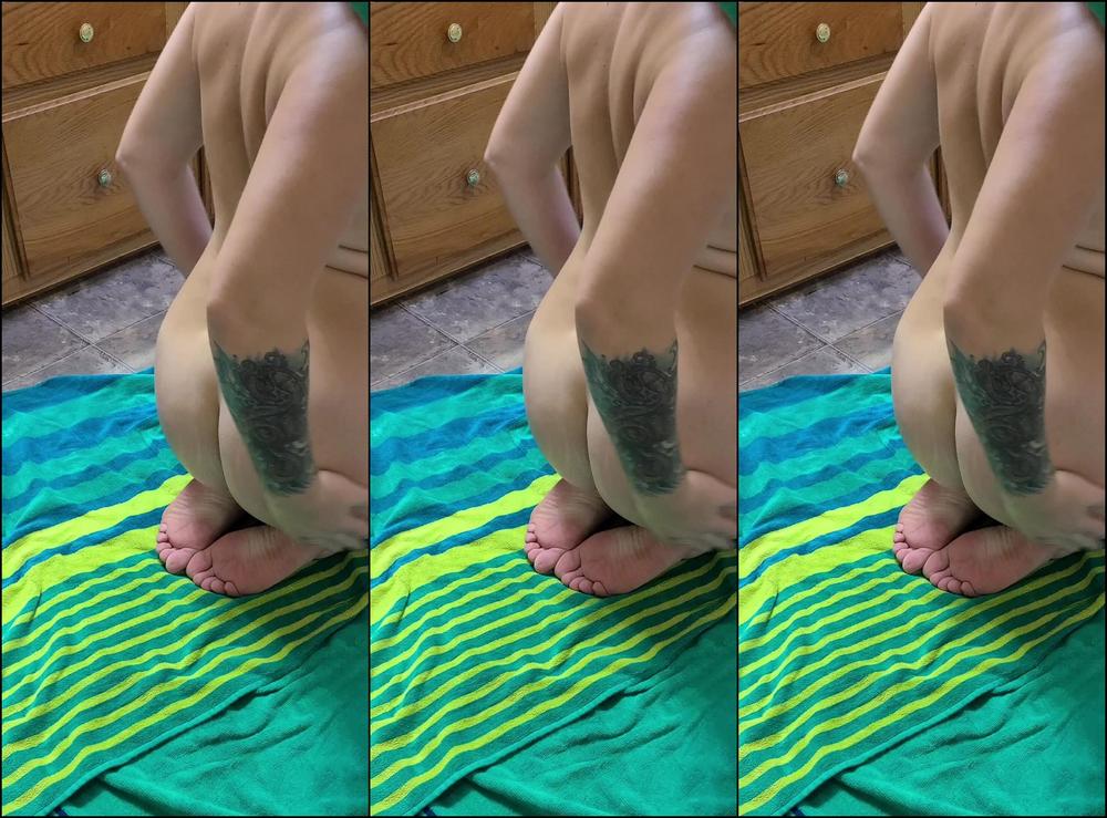 "KittyUV" buttplug, doublepenetration, lotionoilfetish, milf, petplay Kitty Lotions and does DP after Bath manyvids