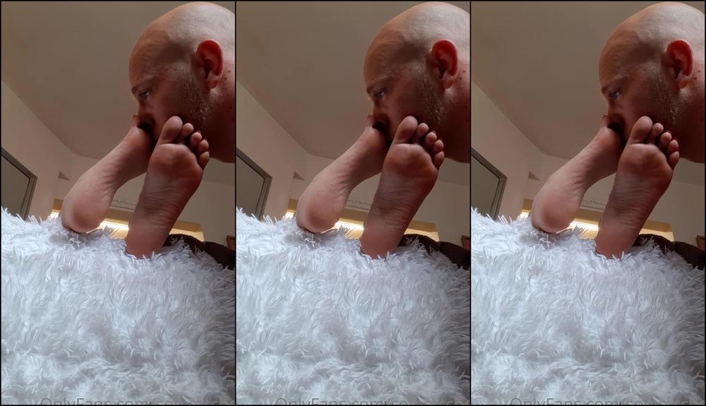 Solecatcher Fluffy Slippers And Socks Sniff And Removal With Foot