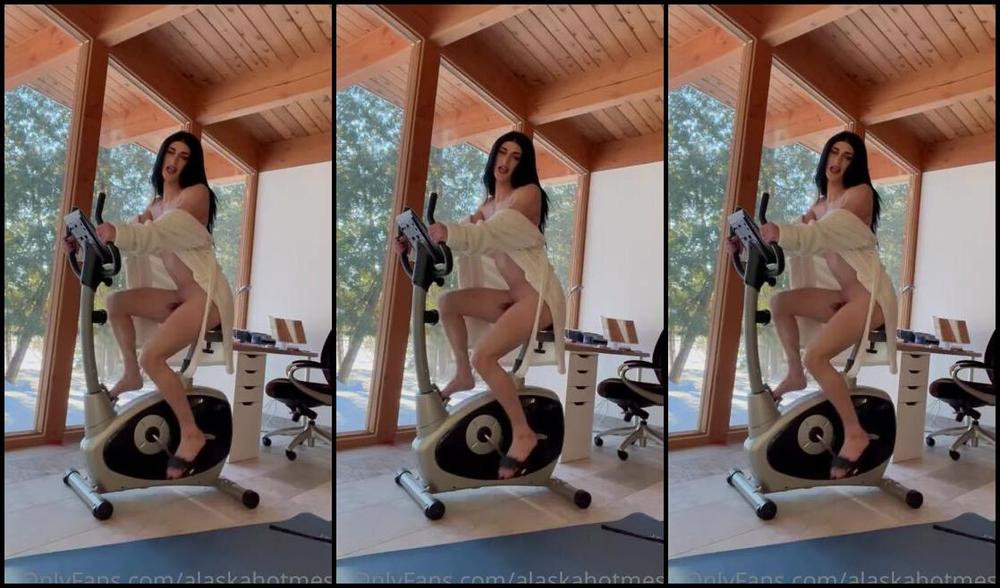 Goddess Alaska Nicknamed Alaskahotmess Onlyfans You Like It Dirty And Sweaty Worship Me After A Workout Premium