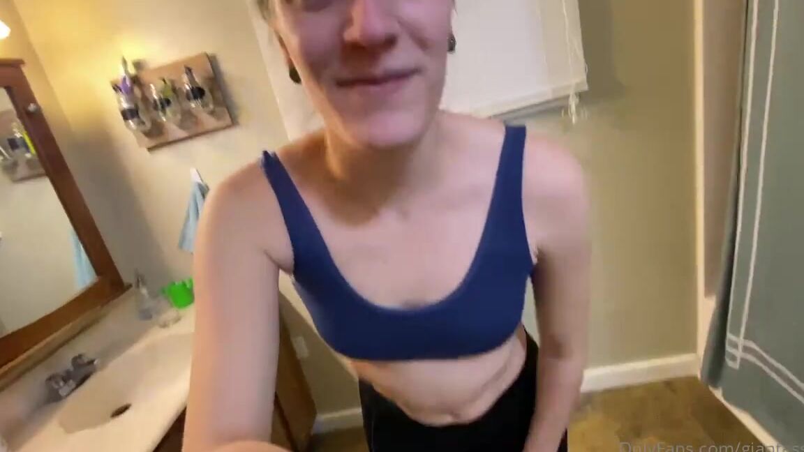 Giantess Tara Nicknamed Giantesstara 03 30 2021 Onlyfans Video Happy Tiny Tuesday This Cute Tiny Was Hanging Around My Bathroom He Was The Cutest Size