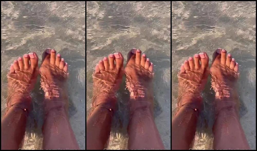 Alita Nicknamed Callmealita Onlyfans I Made A Footage About My Beautiful French Pedi In And This Weird Perve Was In My Way