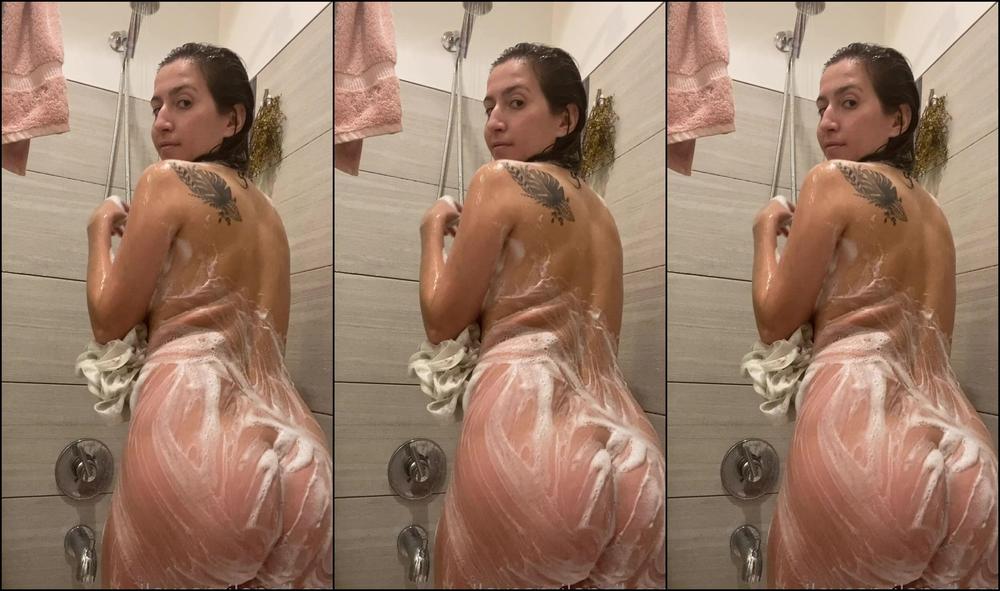 Heyitsapril I Tried To Do An Impromptu Live Show While I Was Taki