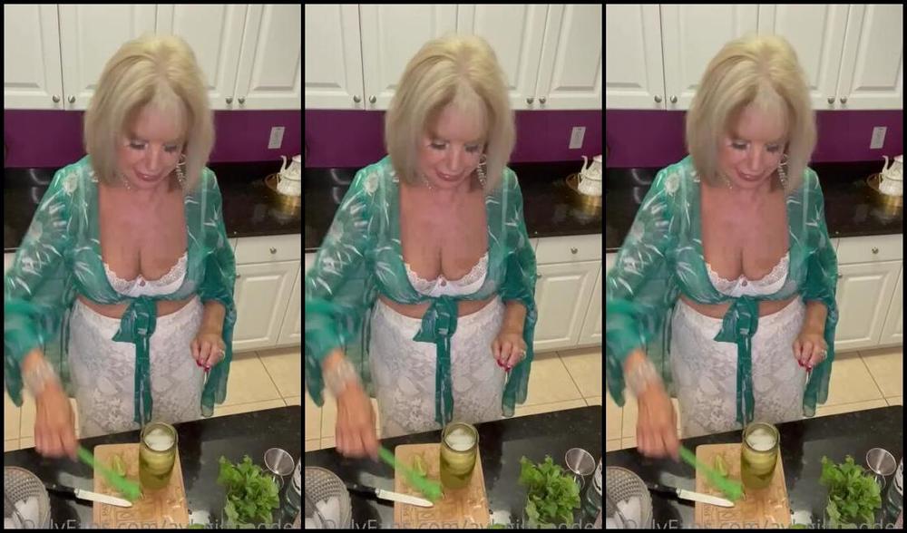 Avb Gilfgoddess Vip Nicknamed Avbgilfgoddess 04 28 2023 Onlyfans Video Making A Mojito