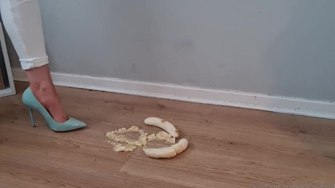 Kats Worn Heels Nicknamed Katswornheels Onlyfans Just Love Having Things Under My Heels