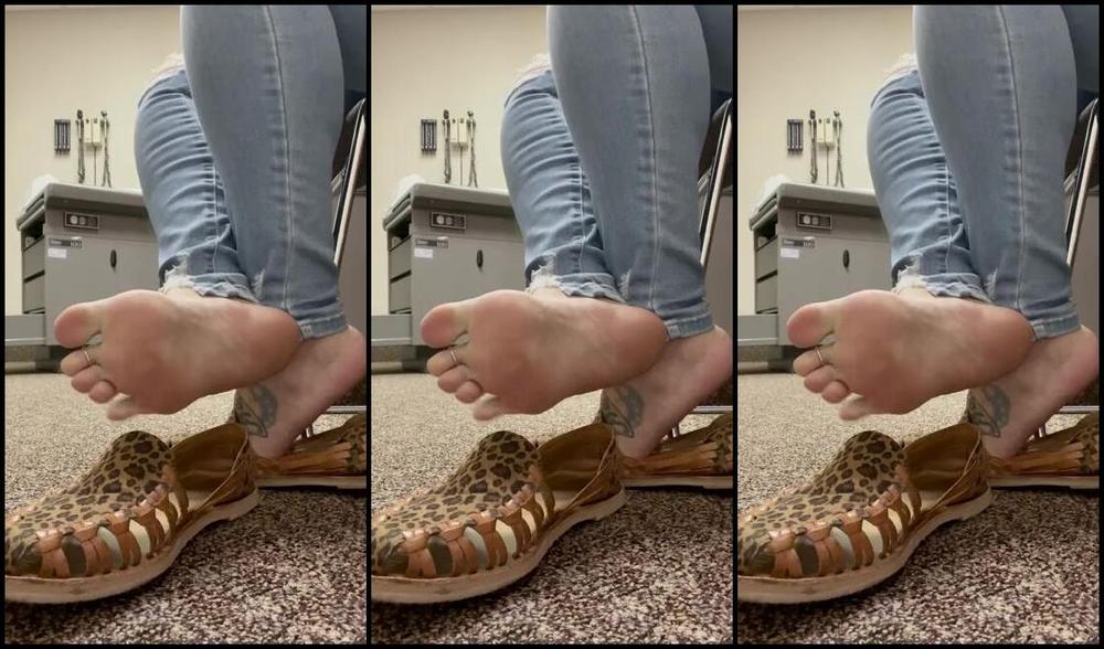 Servingbarefeet Aka Servingfet Onlyfans Would Ya Be Kind Enough To Accompany To My Doctors Appt I Promise To Make It Worth Ur While