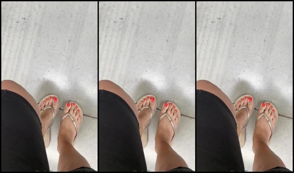 Natasha Aka Vibez3 Onlyfans Come Take A Walk W Me While I Shop Admire This Bright New Pedicure