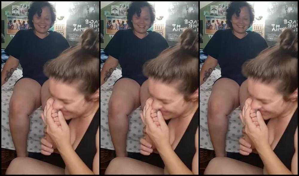 Barefootmel Nicknamed Barefootmel Onlyfans My Gf And I Taking Turns Smelling Each Others Sweaty Work Feet I Am A Professional Cleaner Maid