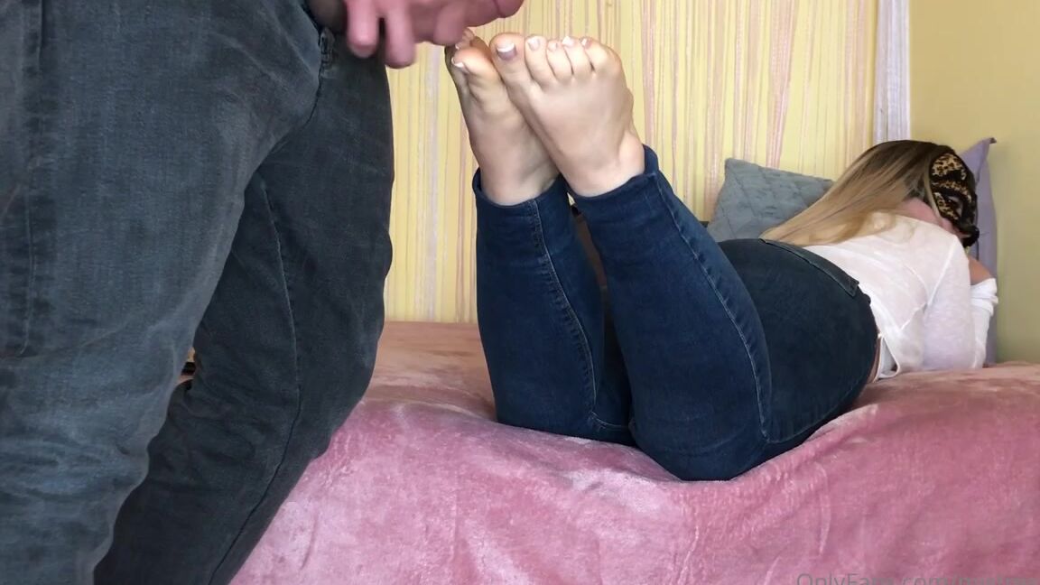 Mistressjaily Onlyfans Uhhh After So Much Walking My Feet Hurt Thats Why I Have My Slave To Help