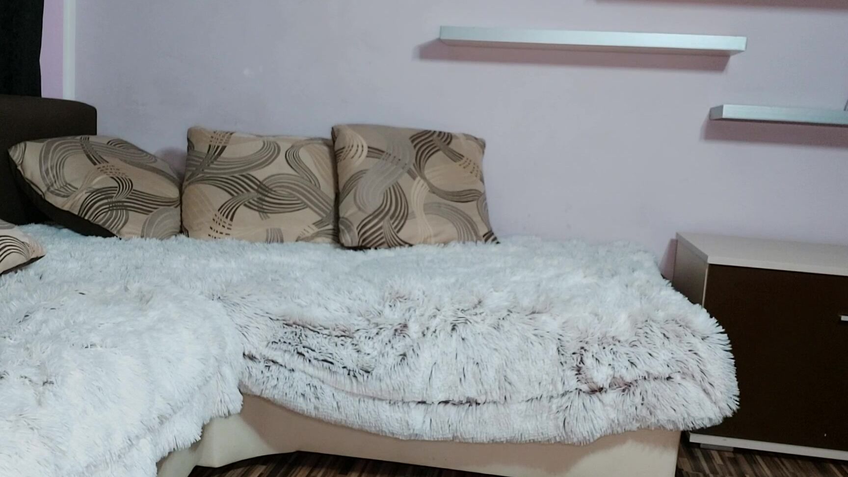 Moneygoddesss Sniffing Drone For Crossed Legs