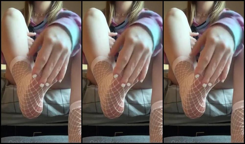 Jennifers Feet Nicknamed Jennifersfeetx 07 09 2020 Onlyfans Video A Little Sock Reveal Video With My New Fishnets I Loveeee Them Do You