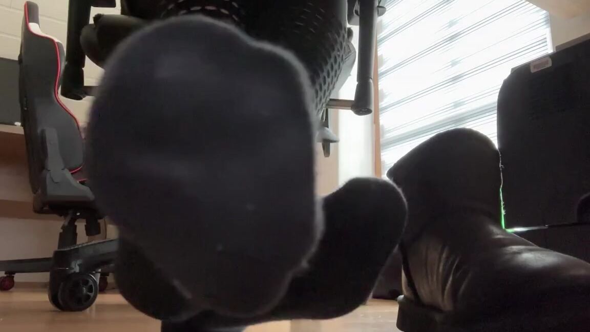 Socksfeet Misstress Nina Onlyfans 12 08 2023 Who Do I See Under My Table Slave If Youre Going To Hide Under My Table