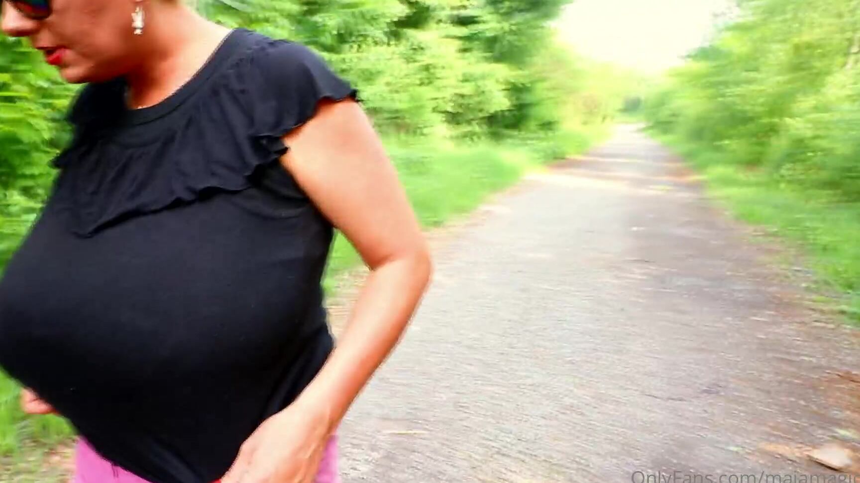 Majamagic M Outdoor Big Boobs Flashing U