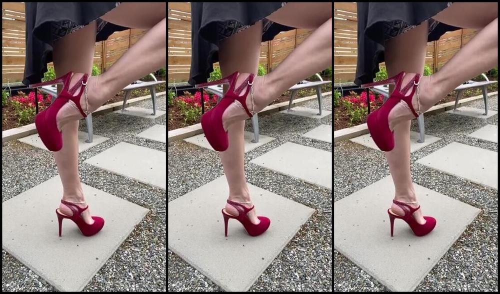 Lezlyan Nicknamed La Little Dancer Feet Onlyfans I Ll Just Stand Here And Show Off My Legs And Feet Oh Yes I Will