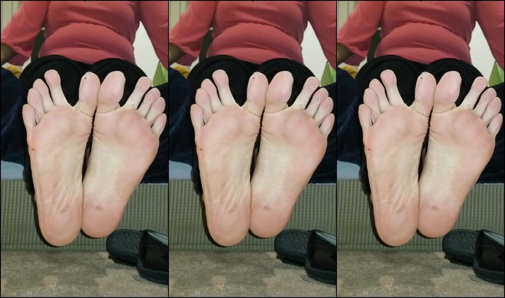 Jadezfeetplus 2272397709 11 12 2021 You Are My Obedient Amp Willing House Slave Your Good Work Is Rewarded With My Stinky