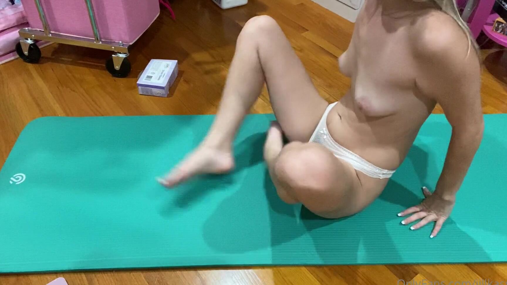 Jillkassidyy Yoga Babe