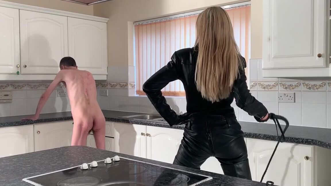 Ladydarkangeluk Onlyfans Bull Whip Clip In Full Leathers From Today S Filming Behind The Scenes