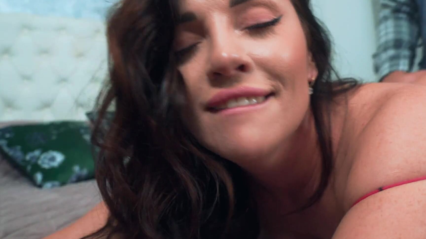 Luna Roulette Студентка во время вечеринки изменила парню с его дедом Pornhub