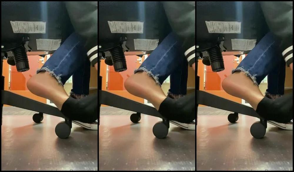 Goddess Pussyfoot Aka U186296307 Onlyfans I Hide You On The Floor At Work So You Can Clean My Feet Before Lunch Goddess Has A Big Meeting Tod