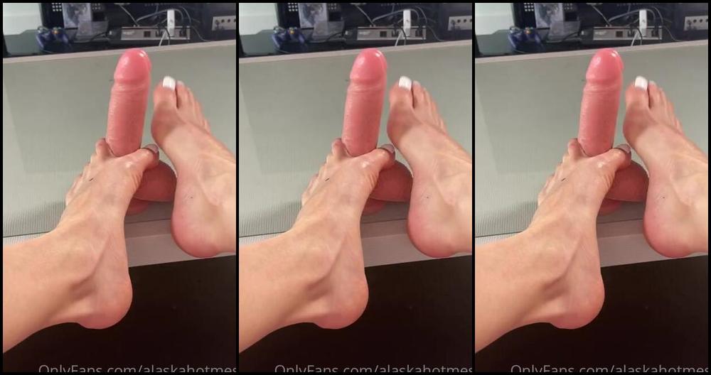 Goddess Alaska Nicknamed Alaskahotmess Onlyfans Do You Like Feetjobs