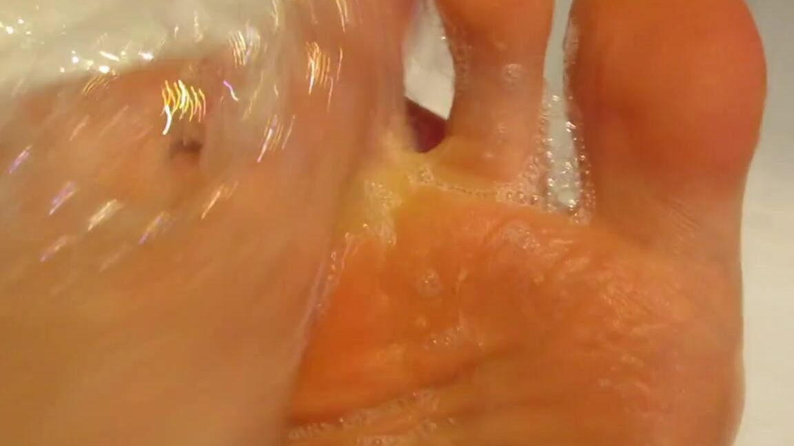 Neolasoles Nicknamed Neolasoles Onlyfans Giving My Feet A Wash