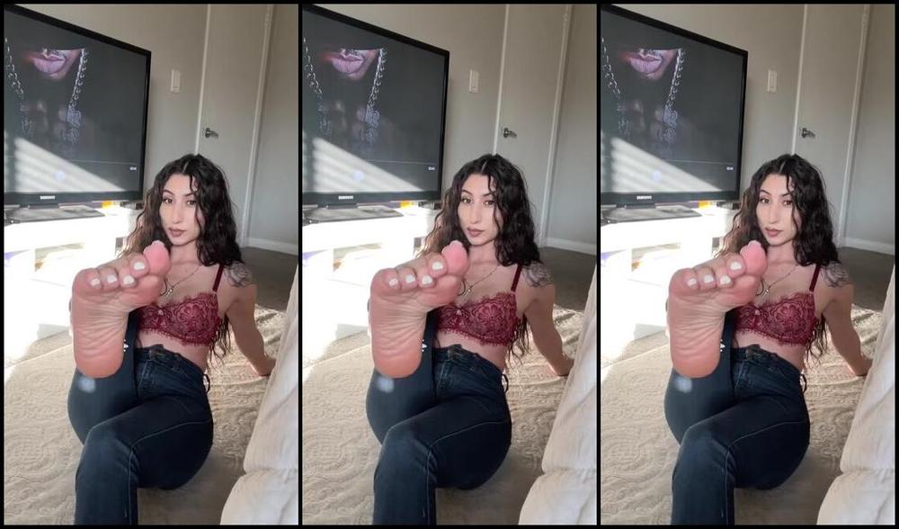 Nicholeivory Onlyfans Imagine It S You Between My Feet