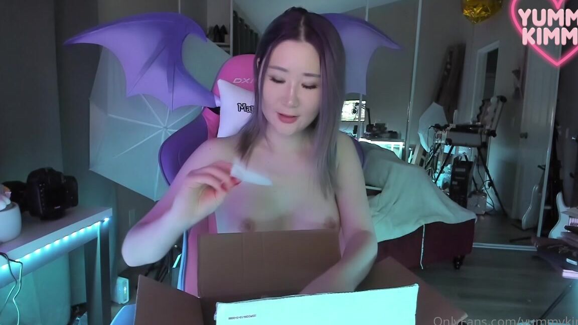yummykimmy-10-03-2021-2050986570-here-s-a-nude-unboxing-vid-of-a-late-birthday-package-sent-to-me-by-jrmillsproductions-
