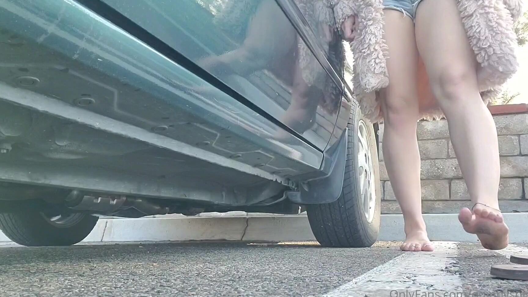 Quinnyspiggies Hey Folks Here Is A Video Of Me Getting My Feet Dirty In A Public Parking Lot My Intenti