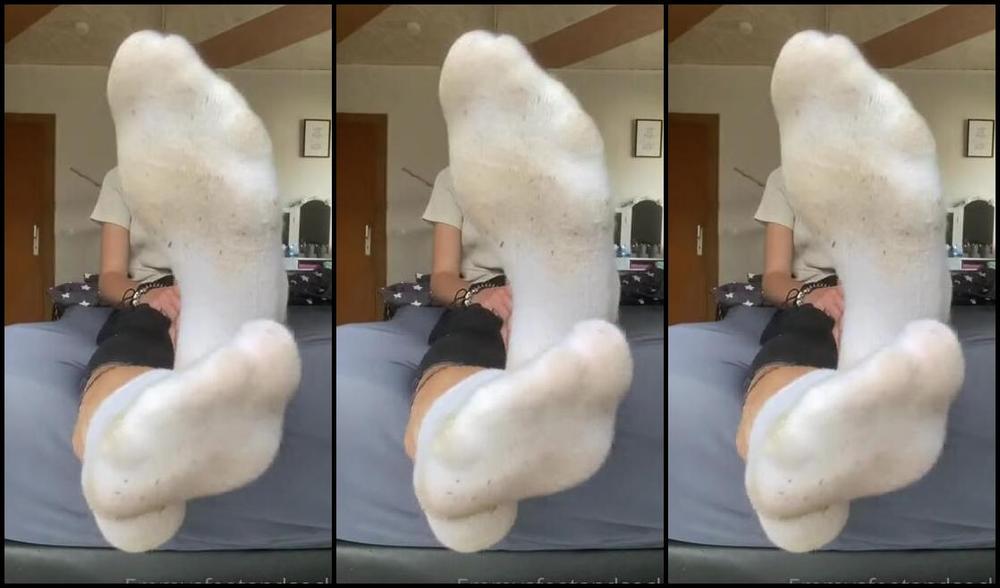 Emmysfeetandsocks Aka Emmyfeetandsocks Onlyfans My Laptop Isn T Loading Anymore So My Bf Can T Translate The Video Tonight It S A Socktease Subsp