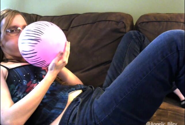 Riley Velvet My First Blow To Pop