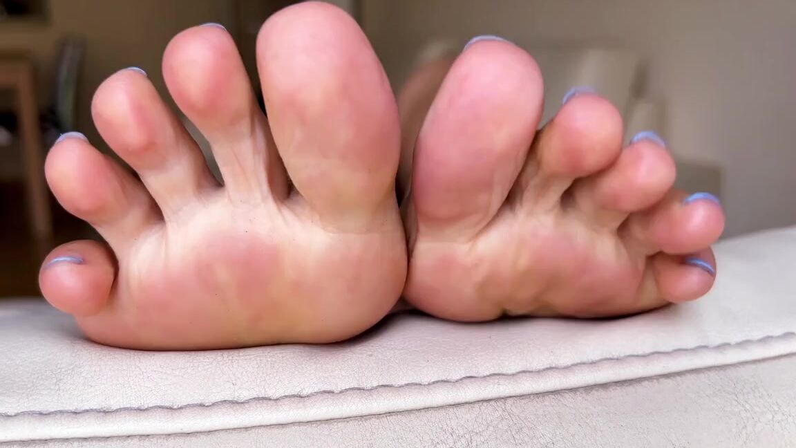 Cute Lily F33T Nicknamed Cute Lily F33T 10 03 2023 Onlyfans Video Who Is Weak For My Toesies