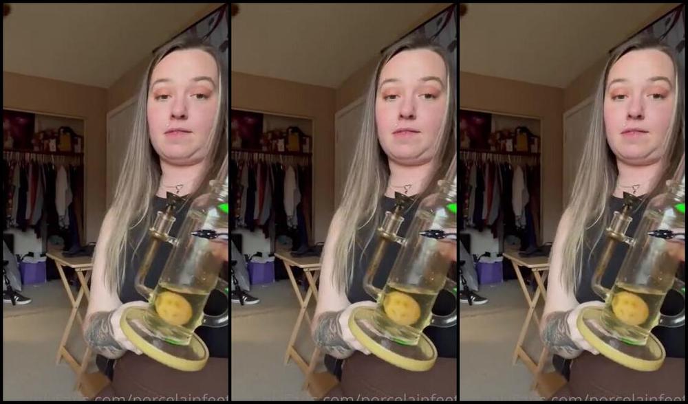 Porcelain Goddess Aka Porcelainfeets Onlyfans Random Conversations While I Smoke And Get Ready For The Day