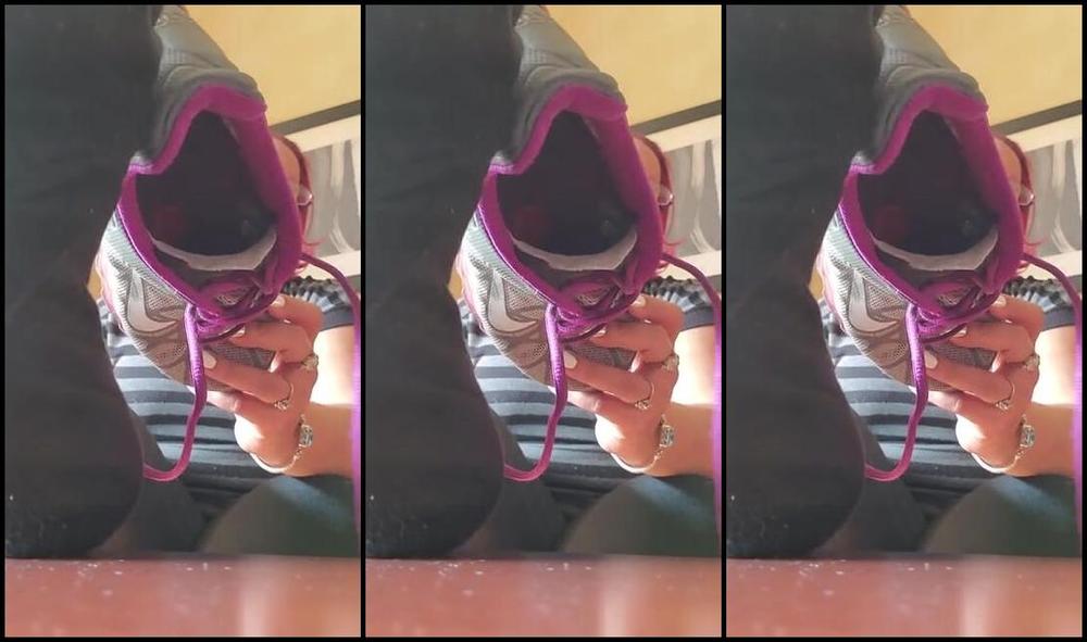 Lady Steph Nicknamed Theladysteph Onlyfans Happy Friday Just Landed In Chicago Sneaker And Sock Peel Off Onlyfans Theladysteph Teamfootfe