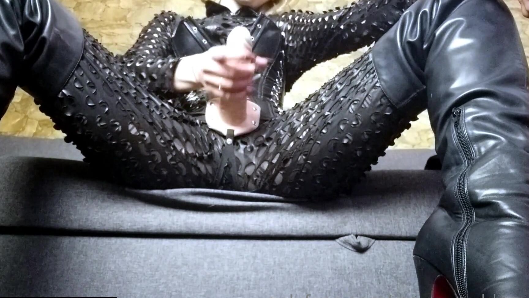 Moneygoddesss Suck My White Cock