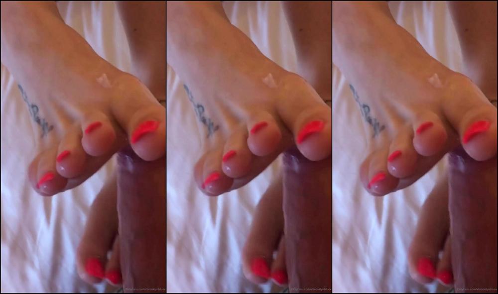 Xbrooklynbluex Quick Lunchtime Fuck For A Slutty Saturday Afternoon While It S Raining Out Spreading M